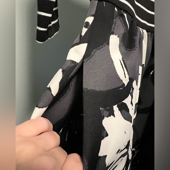 Adorable Striped Floral Party Dress with Pockets - Picture 3 of 4